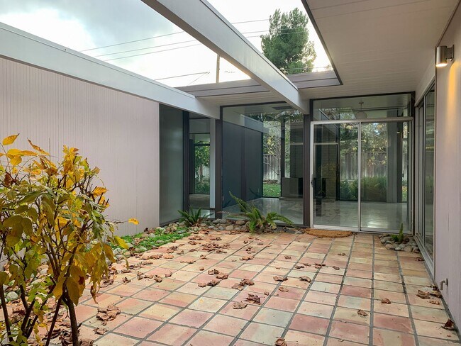 Foto del edificio - High-End San Jose 4 Bedroom Eichler!
