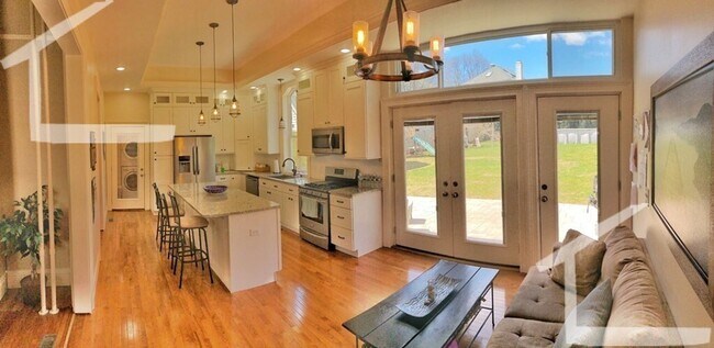 Building Photo - Spacious Four Bed Right In Quincy