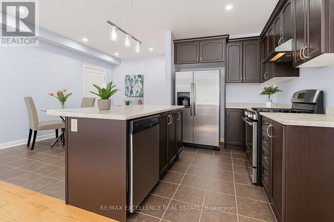 Building Photo - 37 Dufay Rd