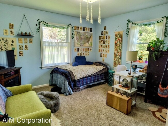 Building Photo - 3 br, 2.5 bath House - 1620 Lake Avenue