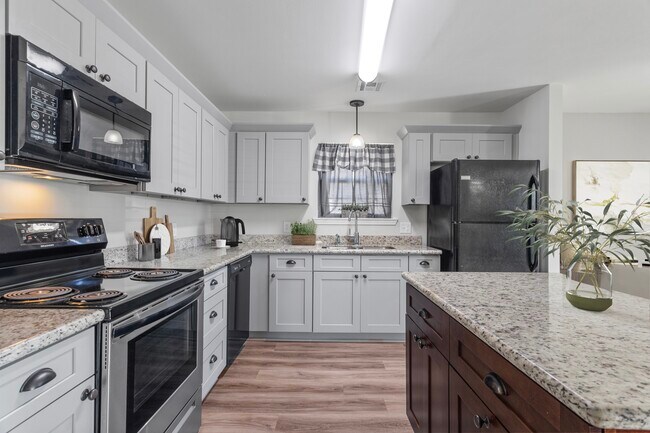 Electrodomésticos negros/acero inoxidable - 3 Mulberry Rd