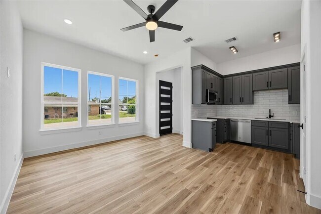 Foto del edificio - 7900 Bowen St