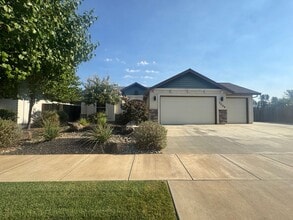 Building Photo - 3254 Lemurian Rd