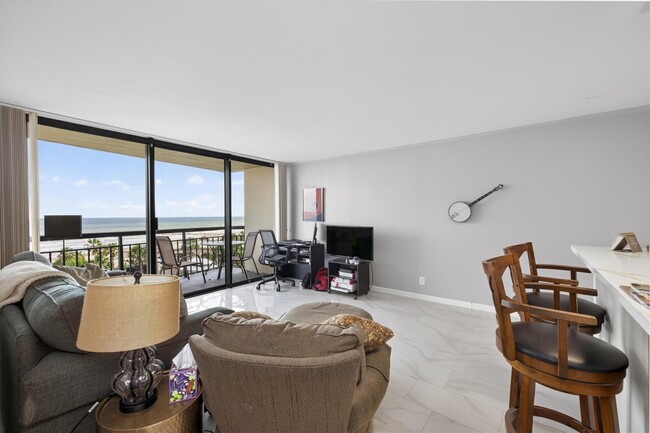 Building Photo - 5220 Seawall Blvd