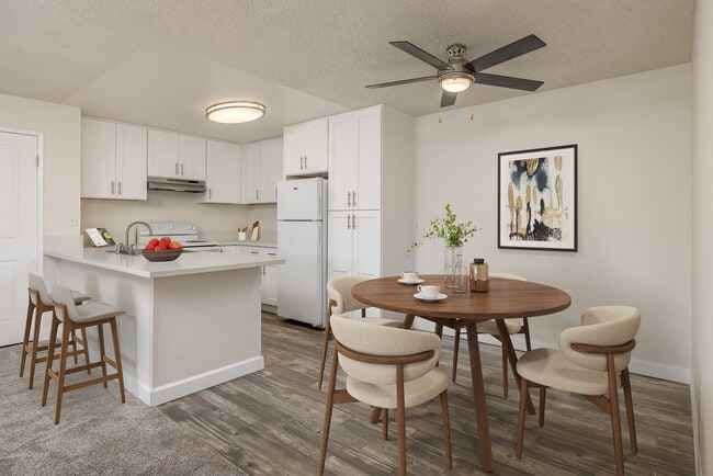 Building Photo - Woodbridge Mount Helix "Immediate Move In"