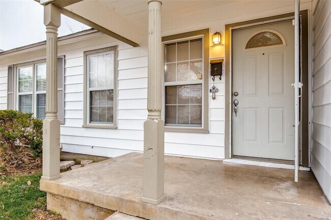 Building Photo - 1416 Bennett Dr