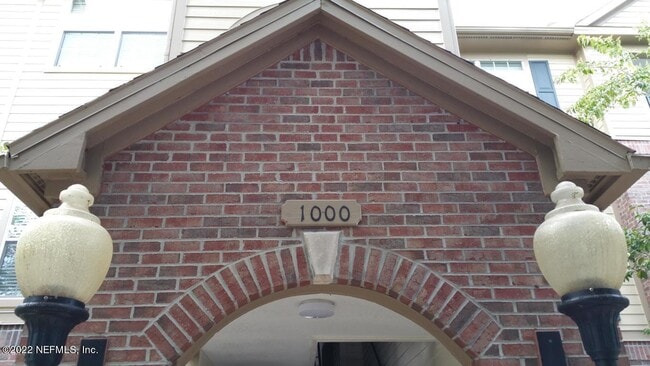 Building Photo - 7800 Point Meadows Dr