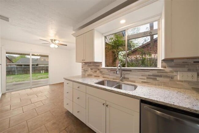 Foto del edificio - 3010 NE Lancaster Ln