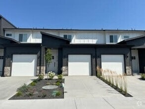 Building Photo - 5022 E Hagadorn Ln