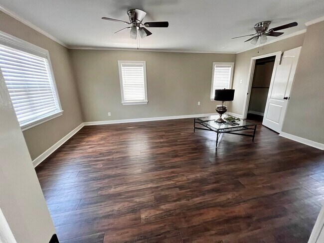 Foto del edificio - 1020 Main Ave