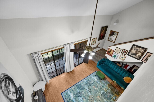 Building Photo - this well-maintained townhome features 2 bedrooms and 2 bathrooms