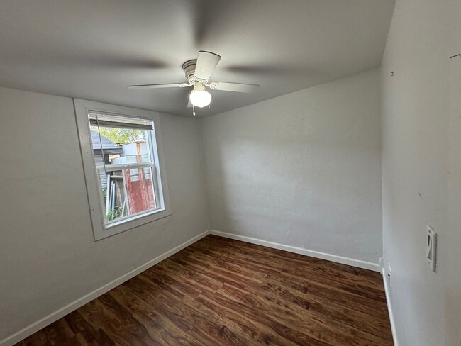 Building Photo - Updated 2-Bedroom Home in Prime Downtown L...