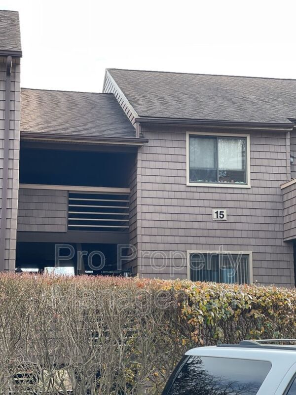 Building Photo - 166 Old Brookfield Rd