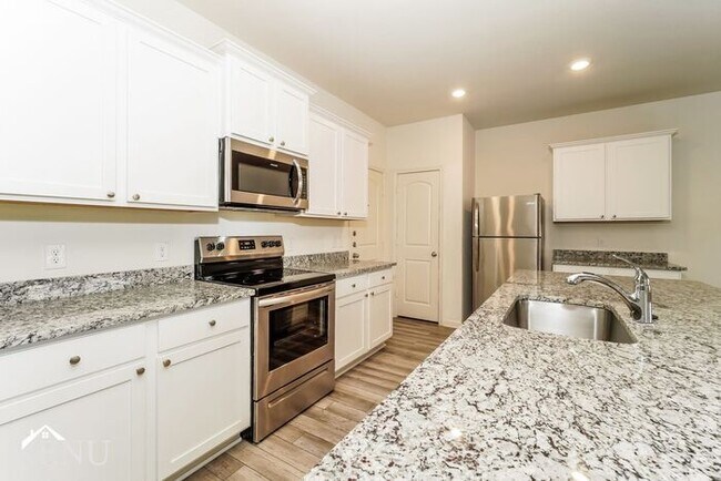 Building Photo - 2850 Citron Garden