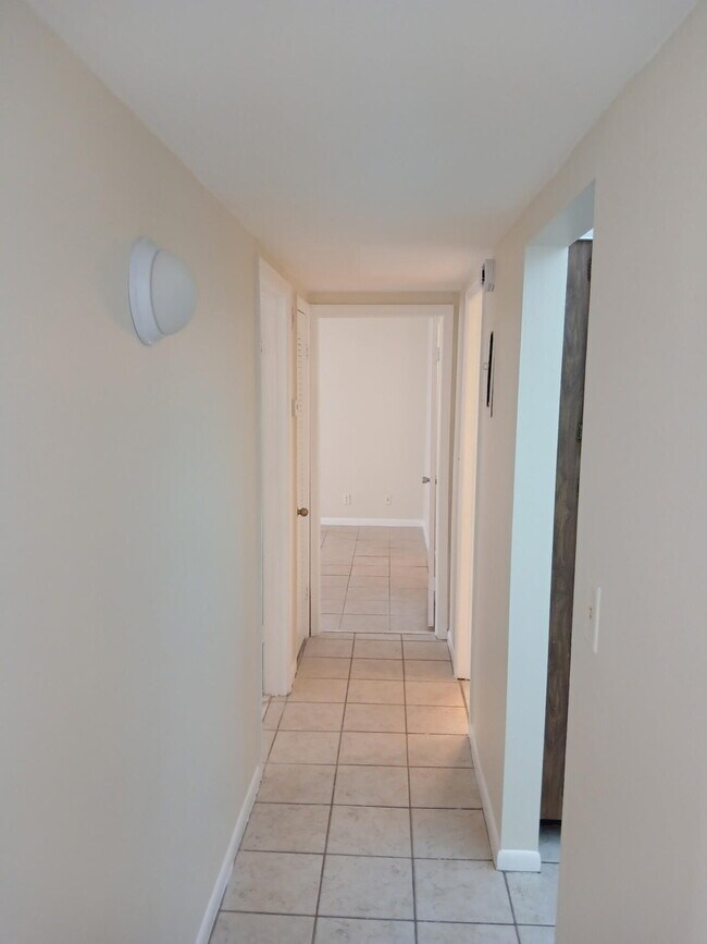 Building Photo - 495 SE 8th St