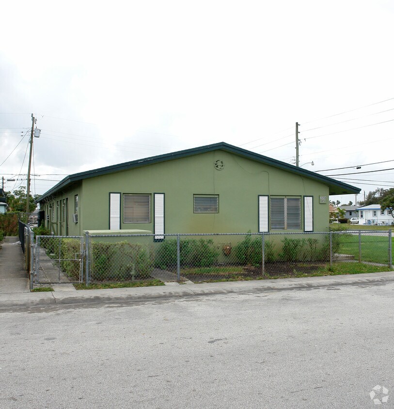Building Photo - 2258 Farragut St