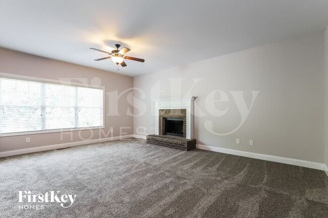 Building Photo - 6267 Cove Creek Dr