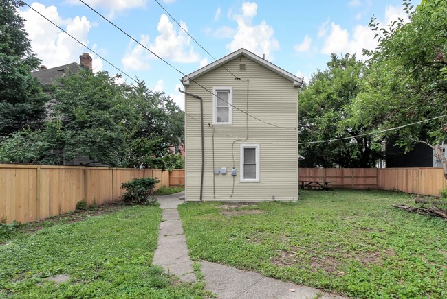 Building Photo - Beautiful 3/1 Single Family Home in a Prim...