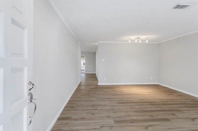 Foto del edificio - 10310 Blades St