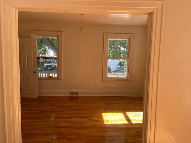 Foto del edificio - 913-915 Springate St, 1st Fl