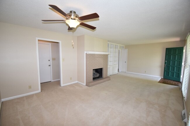 Building Photo - 3049 Westchester Dr