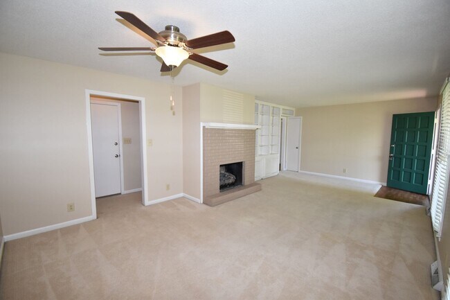 Foto del edificio - 3049 Westchester Dr