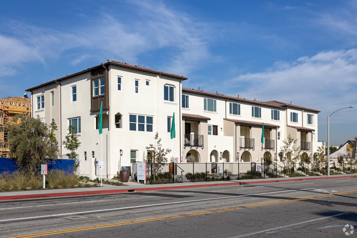 Flora Walk - Apartments In Torrance, Ca 