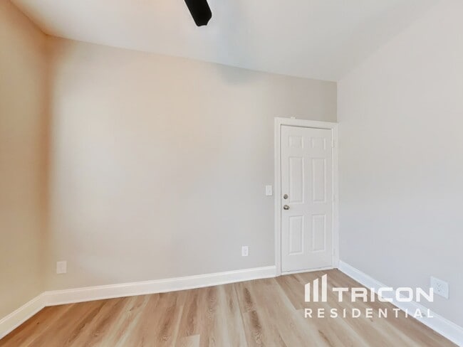 Foto del edificio - 232 Highcroft Cir