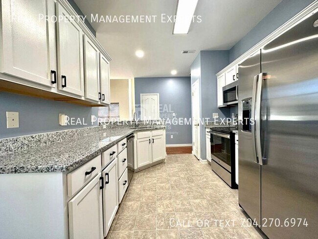 Foto del edificio - 8815 Firestreak Dr