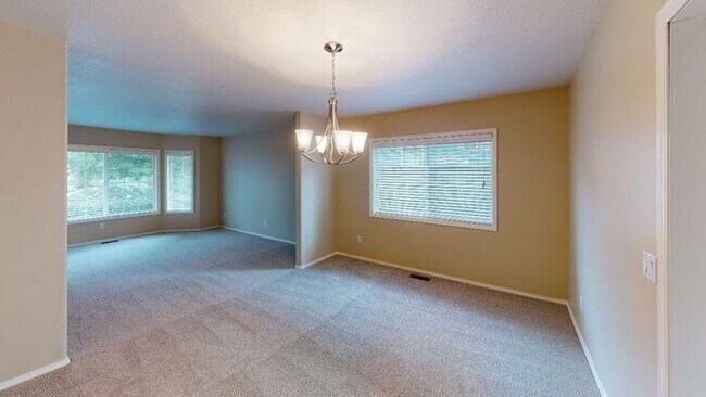 Foto del edificio - Summer Lake- 5 Bedrooms, Spacious Floorpla...