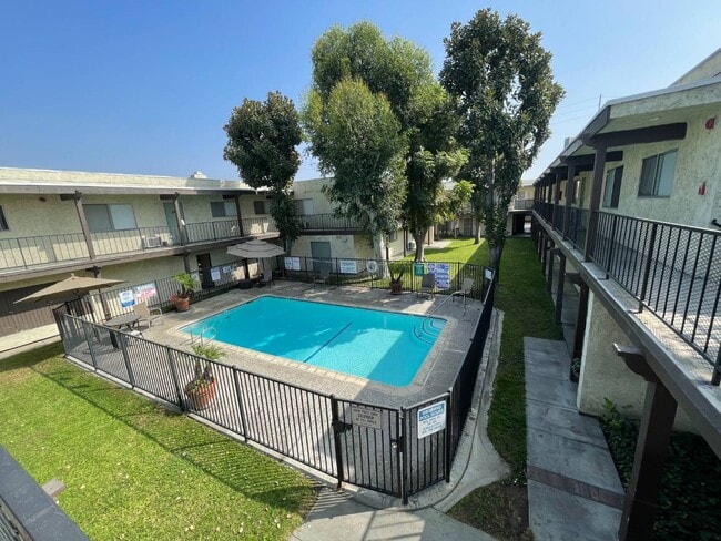 Building Photo - Villa Monterey Apartments