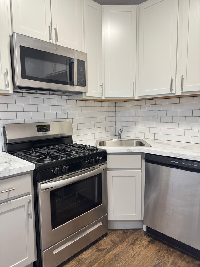 6259 Lakewood 3 bedroom - 6257 N Lakewood Ave