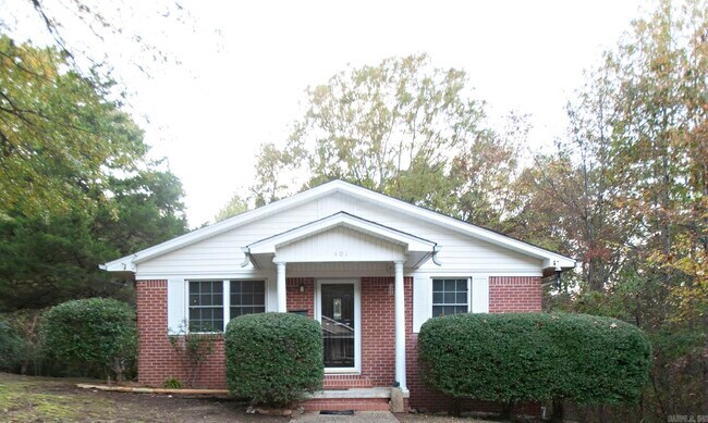 Building Photo - 401 Valley View Dr