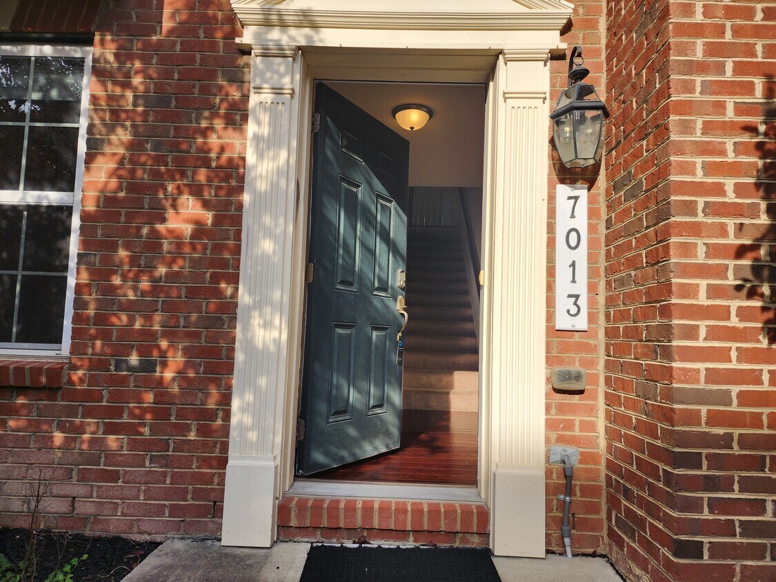 Primary Photo - 7013 Southmoor St