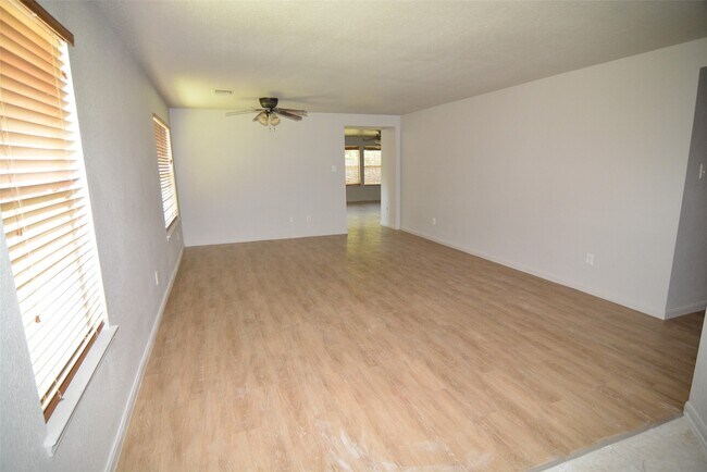 Foto del edificio - 3906 Pebble Garden Ln