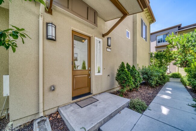 Foto del edificio - Coming soon - 2Bed/2.5Bath TOWNHOUSE FOR RENT IN MILPITAS - $3,850/mo