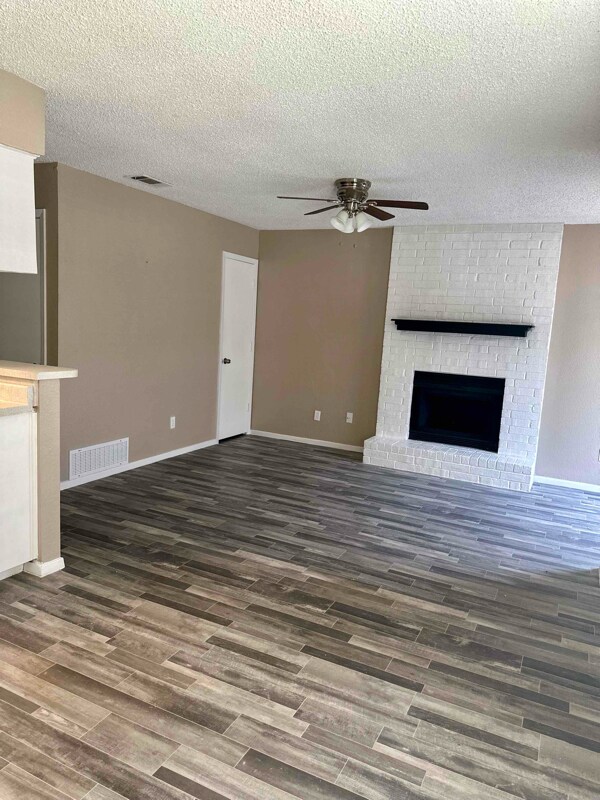 Building Photo - 4913 Jamesway Rd