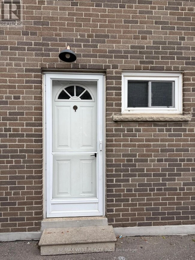 Building Photo - 97 Elnathan Crescent