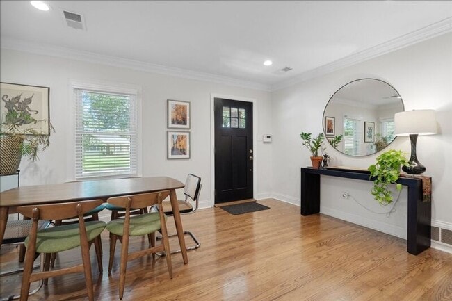 Foto del edificio - 847 S Mendenhall Rd