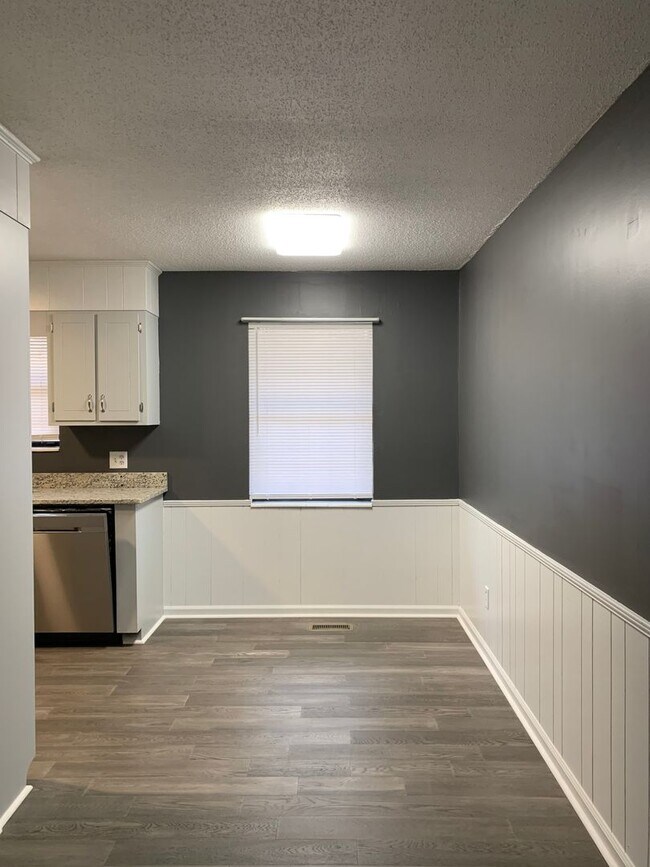 Foto del edificio - 2 Bedroom 2 Bath Duplex with full semi fin...