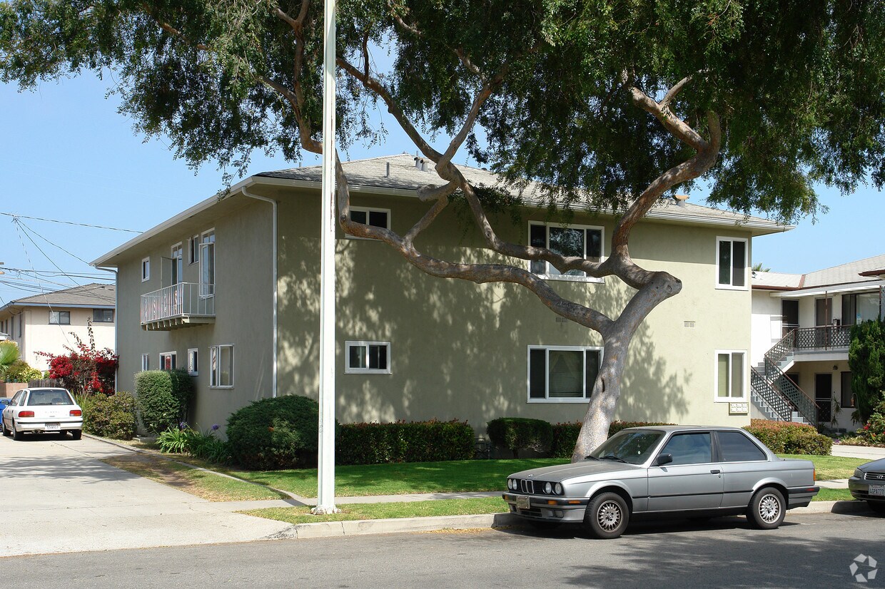Building Photo - 266-276 N Dos Caminos St