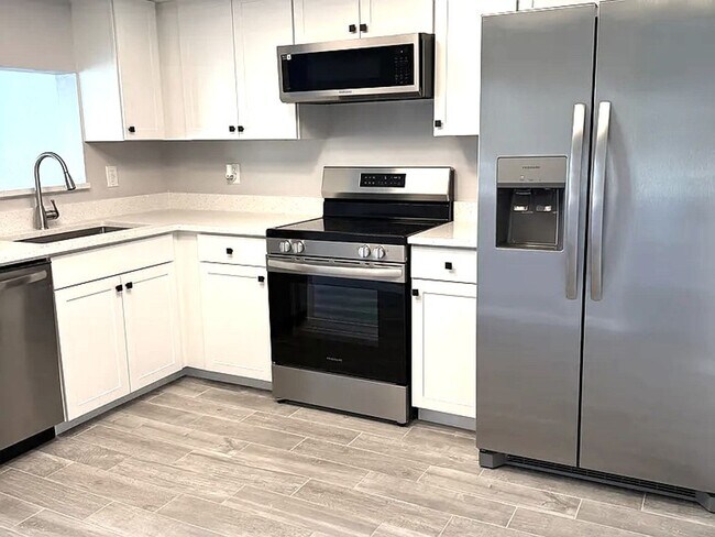 Foto del edificio - FIRST MONTH RENT FREE@! Immaculate 55+ Condo with Views of Golf Course in N. Ft. Myers