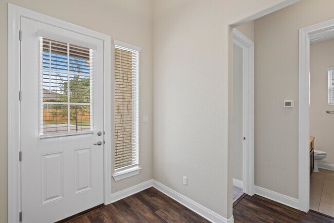 Foto del edificio - 3805 Wales Ct