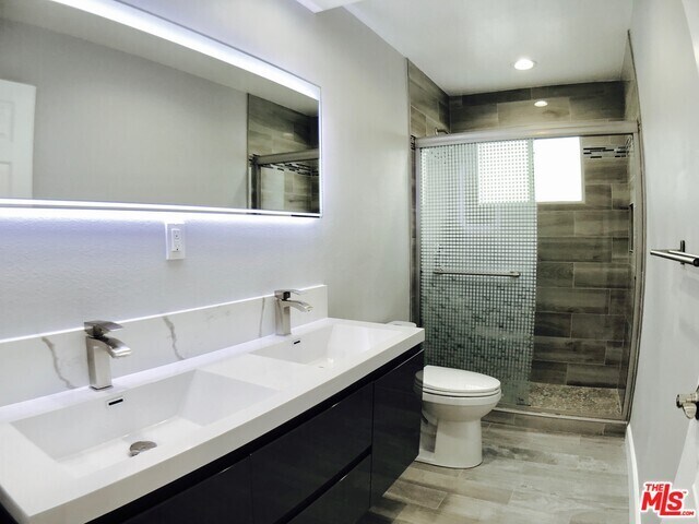 Building Photo - 1224 Manzanita St