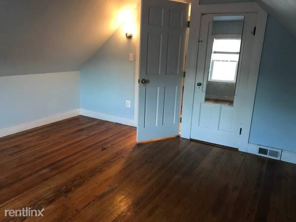 Building Photo - 3 br, 1 bath Apartment - 68 Alpine St # 2A
