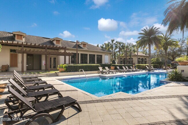 Foto del edificio - 12700 Bartram Park Blvd