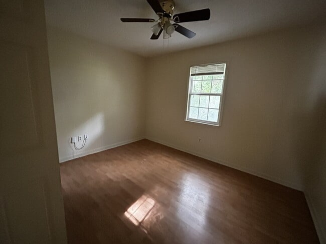 Building Photo - Apartment for Rent