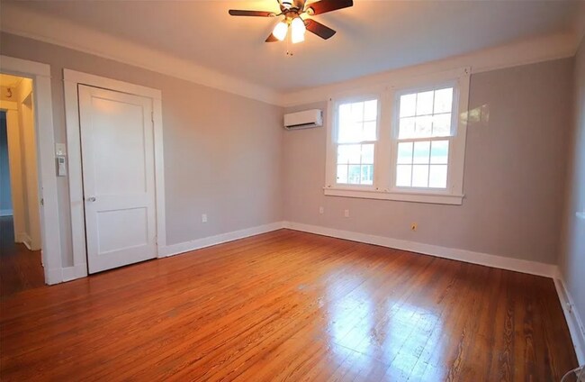 Foto del edificio - 2666 Clover St