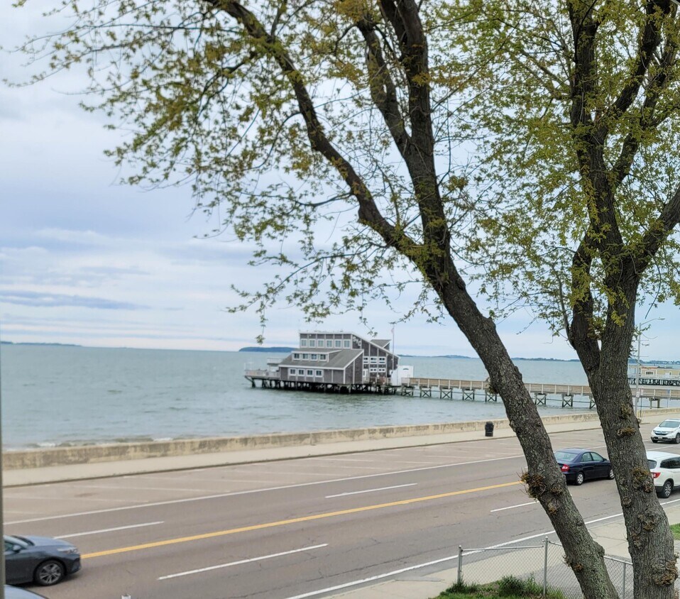 Foto principal - 623 Quincy Shore Dr
