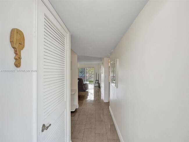 Foto del edificio - 8962 S Hollybrook Blvd
